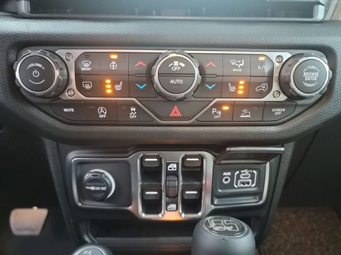 New 2026 Jeep Gladiator Sport AWD/4WD image 17