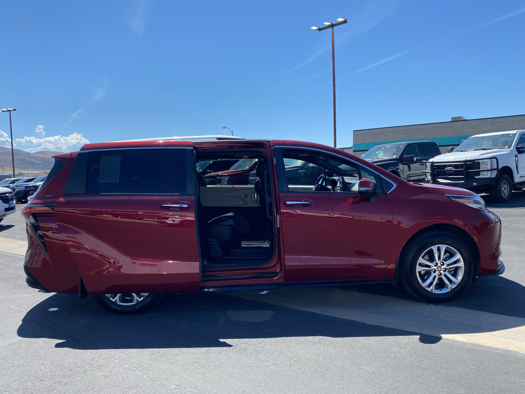 Used 2023 Toyota Sienna Platinum AWD/4WD image 22
