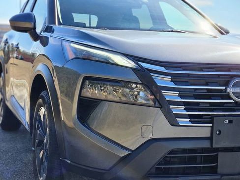 Certified 2024 Nissan Rogue SV image 9