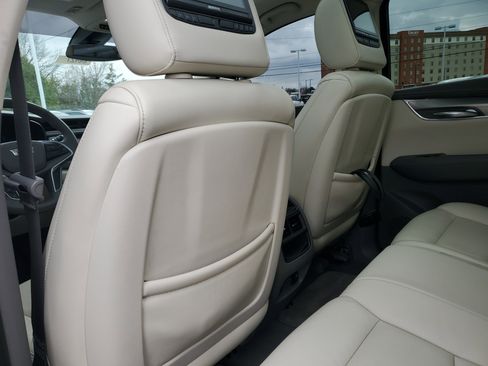 Used 2017 Cadillac XT5 Luxury w/ Driver Awareness Package image 10