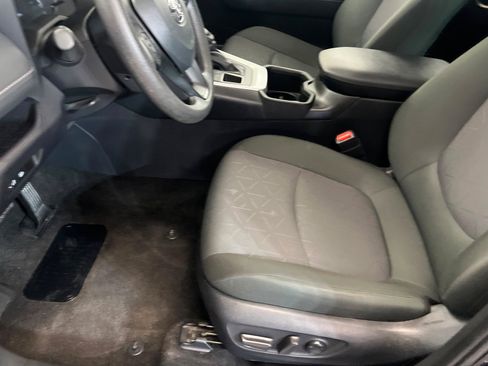 Used 2025 Toyota RAV4 XLE AWD/4WD image 17