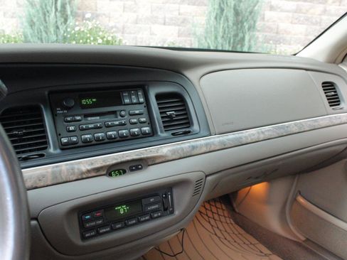 Used 1999 Ford Crown Victoria LX RWD image 52