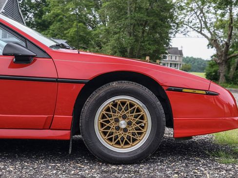 Used 1988 Pontiac Fiero GT RWD image 11