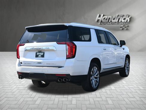 Used 2021 GMC Yukon XL Denali w/ Denali Premium Package AWD/4WD image 10