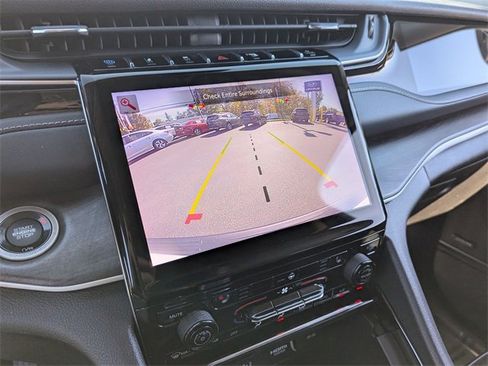 Used 2023 Jeep Grand Cherokee 4WD 4xe w/ Luxury Tech Group II image 17