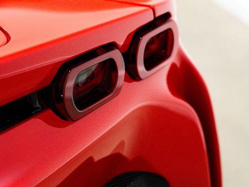 Used 2022 Ferrari SF90 Stradale AWD/4WD image 10