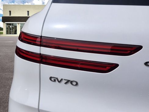 Used 2025 Genesis GV70 3.5T Sport w/ Sport Advanced Package image 9