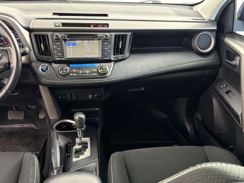 Used 2018 Toyota RAV4 XLE AWD/4WD image 29