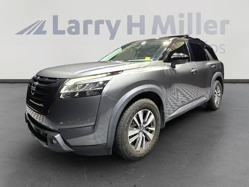 Certified 2022 Nissan Pathfinder SL w/ SL Black Package image 1