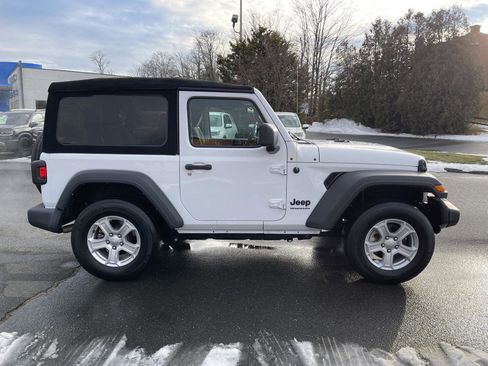 Used 2022 Jeep Wrangler Sport S image 17
