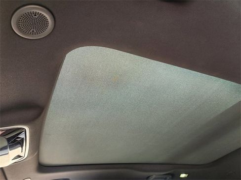 Used 2021 Land Rover Range Rover Velar R-Dynamic S image 24