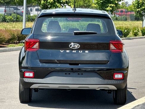 Used 2026 Hyundai Venue SE FWD image 4