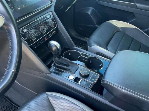 Used 2021 Volkswagen Atlas SEL Premium image 16