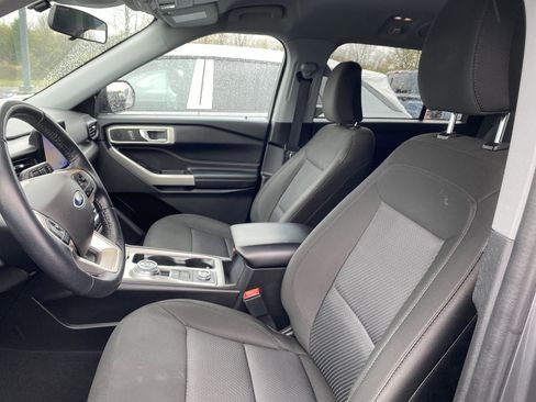 Used 2022 Ford Explorer XLT w/ Class IV Trailer Tow Package image 9