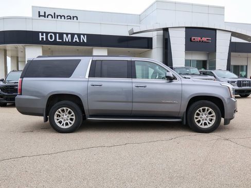Used 2020 GMC Yukon XL SLT w/ HD Trailering Package AWD/4WD image 2