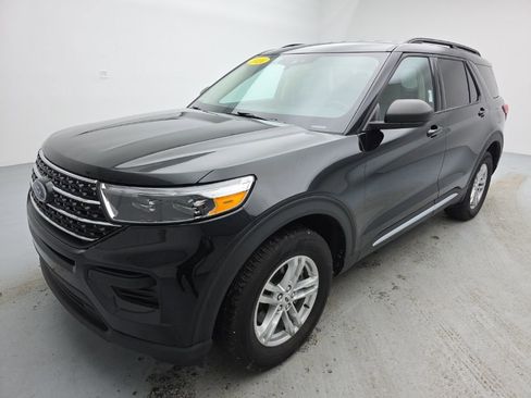 Used 2024 Ford Explorer XLT image 5