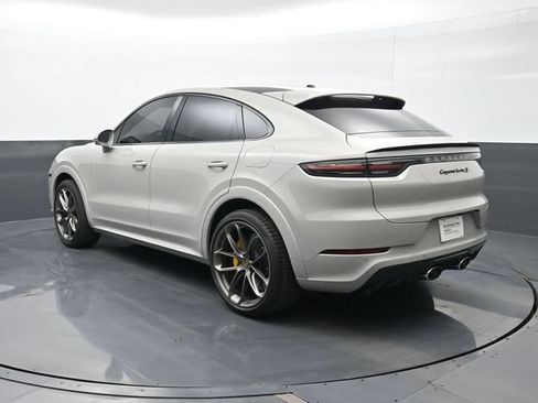 Certified 2021 Porsche Cayenne Turbo S w/ Lightweight Sport Package AWD/4WD image 3