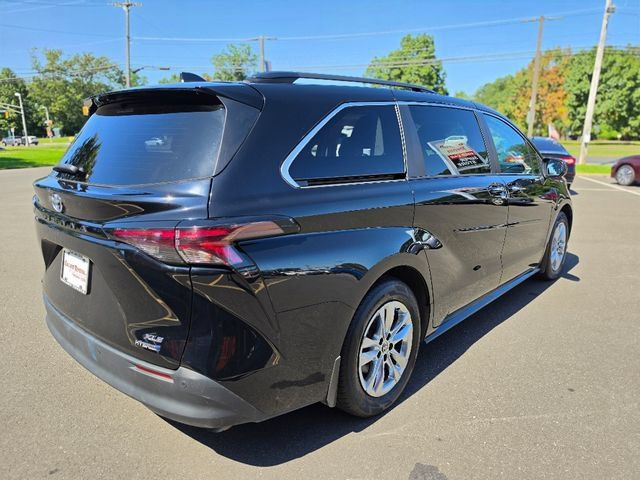 Used 2024 Toyota Sienna XLE w/ XLE Plus Package AWD/4WD image 7