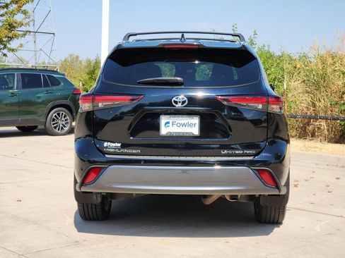 Used 2024 Toyota Highlander Limited AWD/4WD image 6