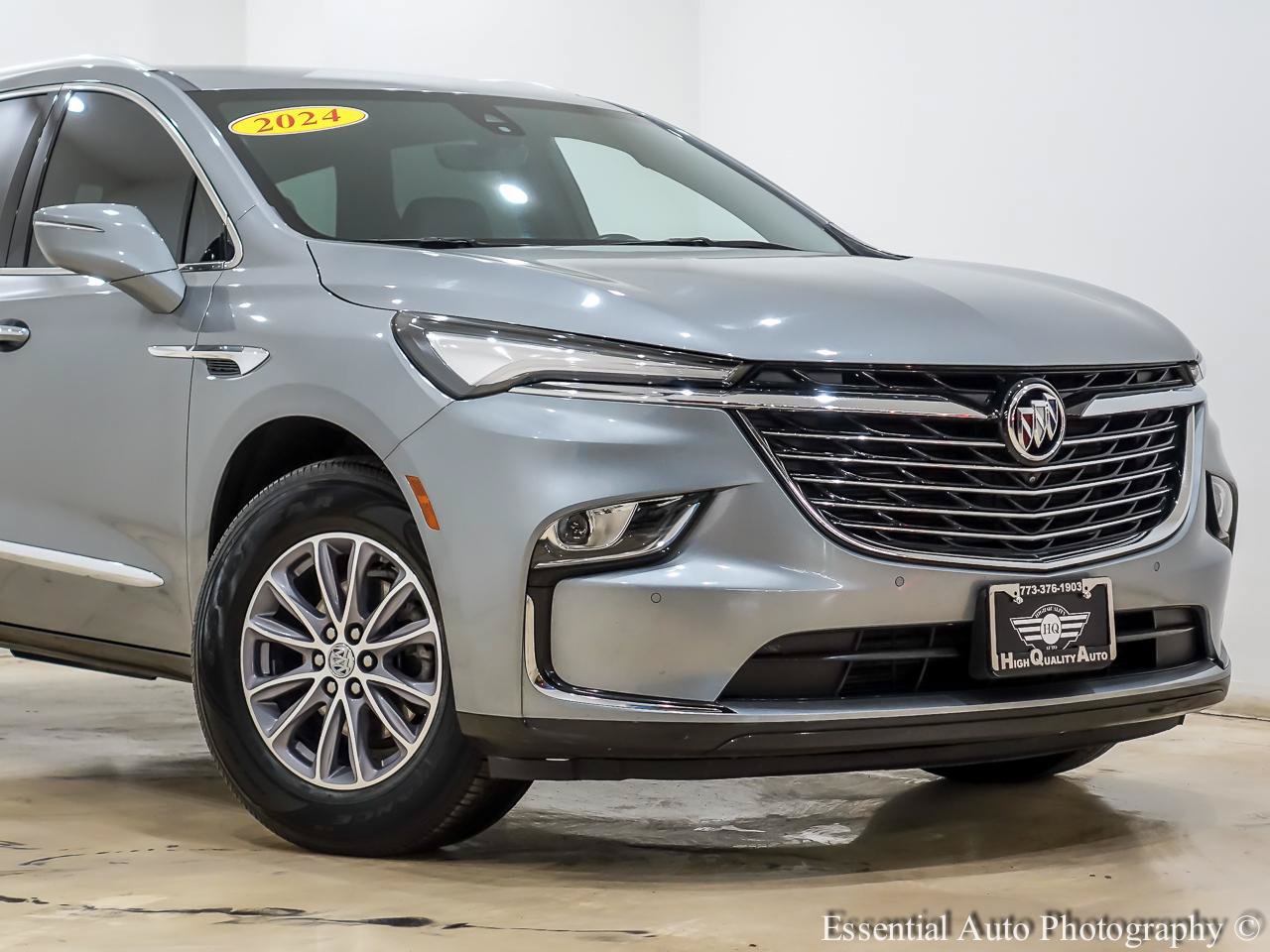 Used 2024 Buick Enclave Premium AWD/4WD image 2