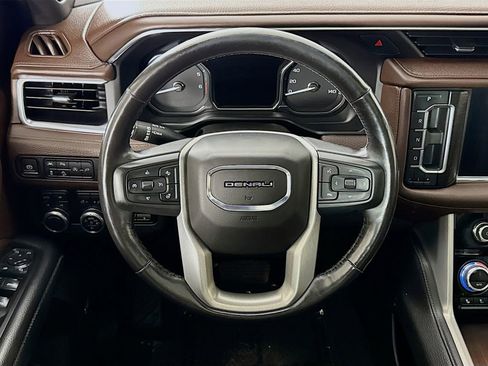 Used 2021 GMC Yukon Denali w/ Denali Premium Package AWD/4WD image 4