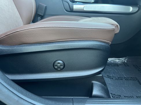 Certified 2025 Mercedes-Benz GLB 35 AMG 4MATIC image 27