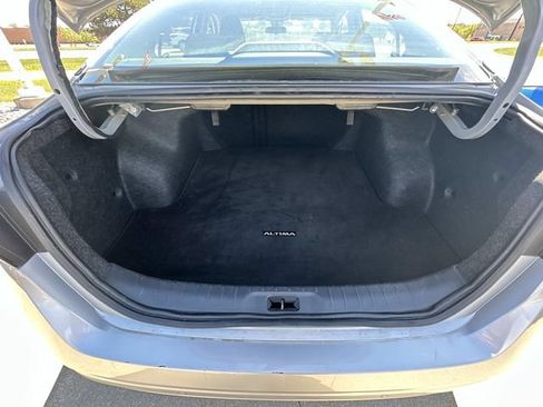 Used 2024 Nissan Altima 2.5 SV FWD image 17