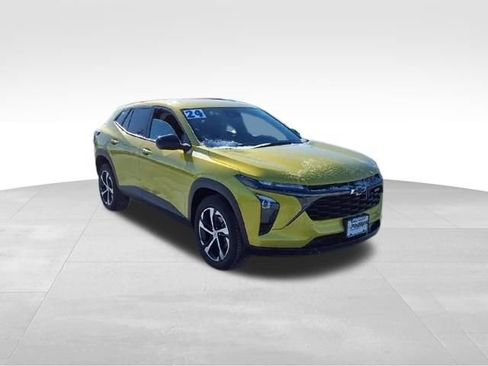 Certified 2024 Chevrolet Trax RS w/ Driver Confidence Package image 2