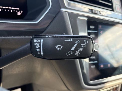 Used 2024 Volkswagen Tiguan SE image 28