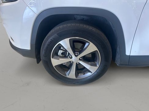 Used 2022 Jeep Cherokee Limited AWD/4WD image 9