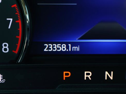 Used 2023 Ford Explorer XLT image 28