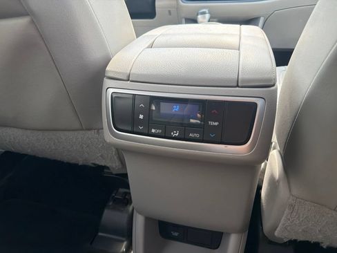 Used 2016 Toyota Highlander XLE AWD/4WD image 18