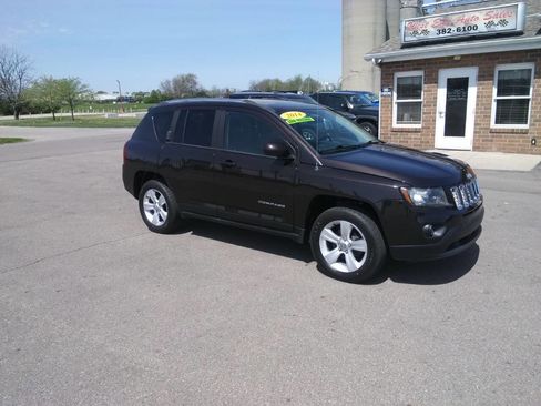 Used 2014 Jeep Compass Latitude image 3