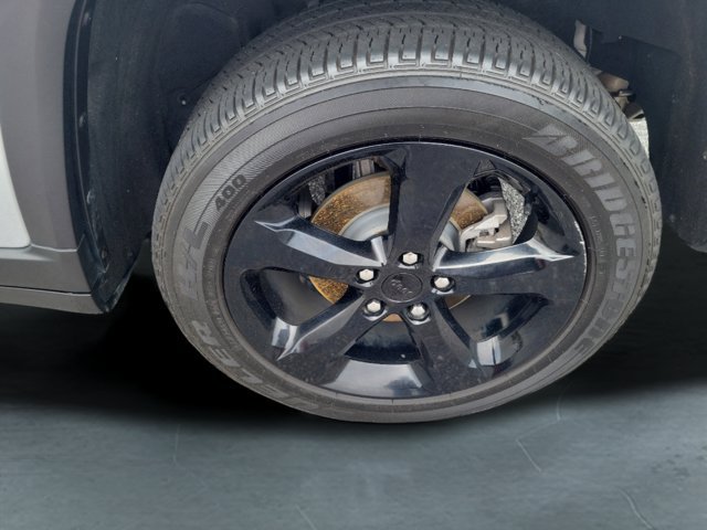 Certified 2023 Jeep Grand Cherokee Altitude AWD/4WD image 10