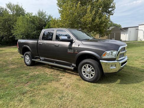 Used 2017 RAM 2500 Laramie AWD/4WD image 3