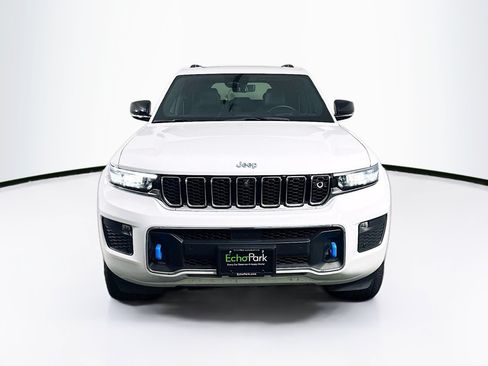 Used 2023 Jeep Grand Cherokee Overland w/ Advanced Protech Group III AWD/4WD image 2