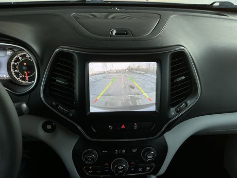 Used 2021 Jeep Cherokee Latitude Lux w/ Sun & Sound Group image 10