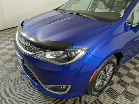 Used 2020 Chrysler Pacifica Touring-L Plus FWD image 11