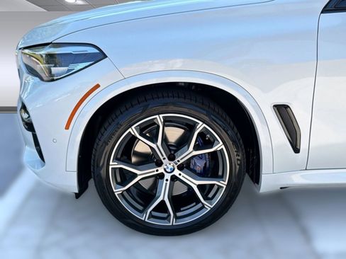 Used 2021 BMW X5 xDrive40i w/ M Sport Package AWD/4WD image 11