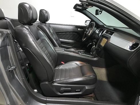 Used 2013 Ford Mustang Premium w/ Electronics Pkg RWD image 21