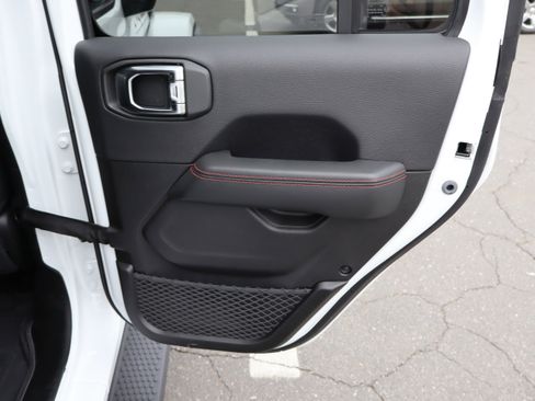 Used 2025 Jeep Wrangler Unlimited Rubicon AWD/4WD image 36