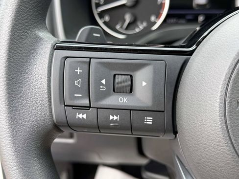 Used 2023 Nissan Rogue SV AWD/4WD image 21