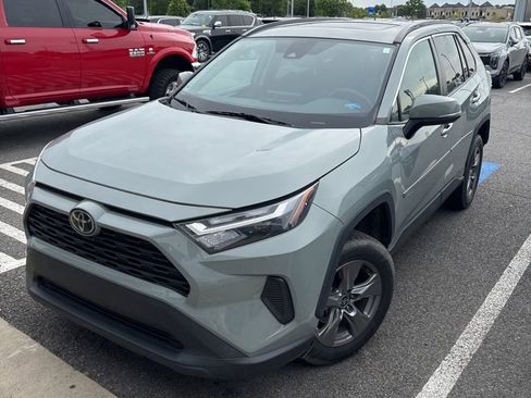 Used 2022 Toyota RAV4 XLE w/ Convenience Package FWD image 5