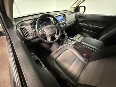 Used 2022 GMC Canyon AT4 image 2