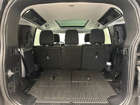 Used 2025 Land Rover Defender 110 S image 18