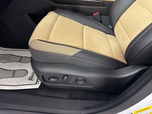 New 2026 Chevrolet Equinox ACTIV w/ Convenience Package III FWD image 28
