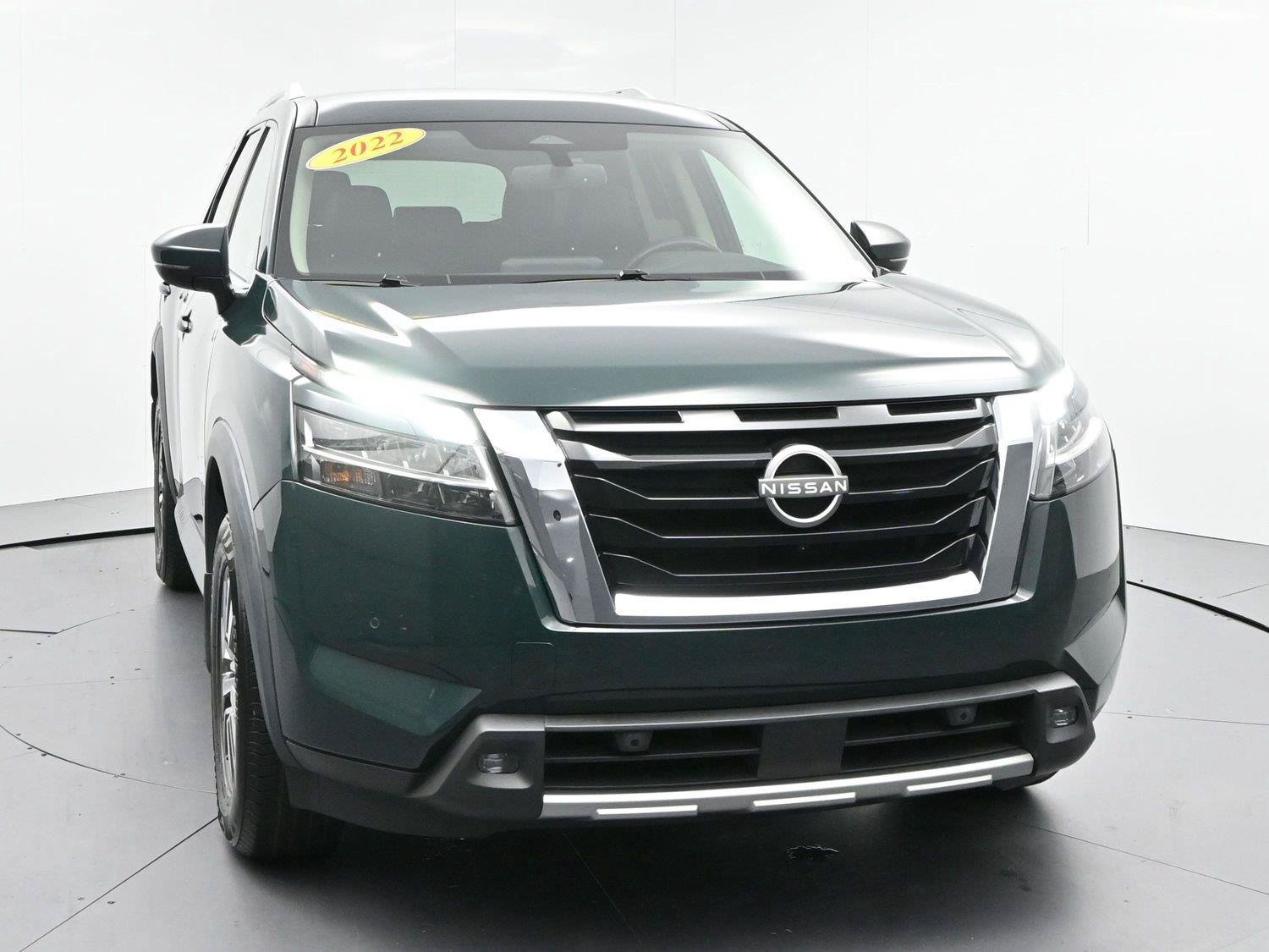 Used 2022 Nissan Pathfinder SL w/ Cargo Package AWD/4WD image 2