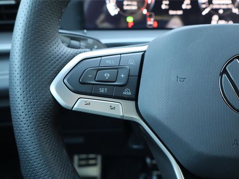 New 2026 Volkswagen Tiguan SE R-Line image 15