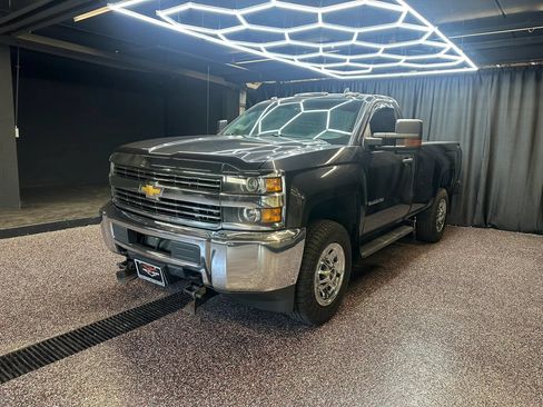 Used 2016 Chevrolet Silverado 2500 W/T w/ WT Convenience Package AWD/4WD image 3