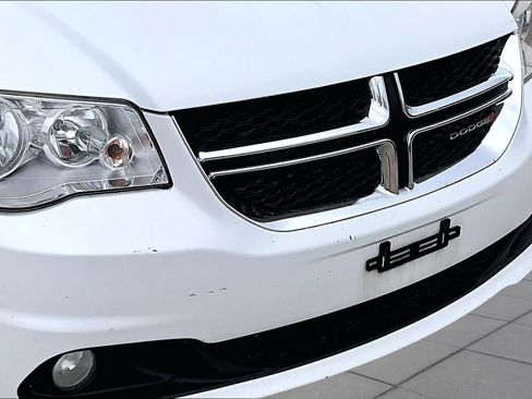 Used 2016 Dodge Grand Caravan SXT FWD image 31